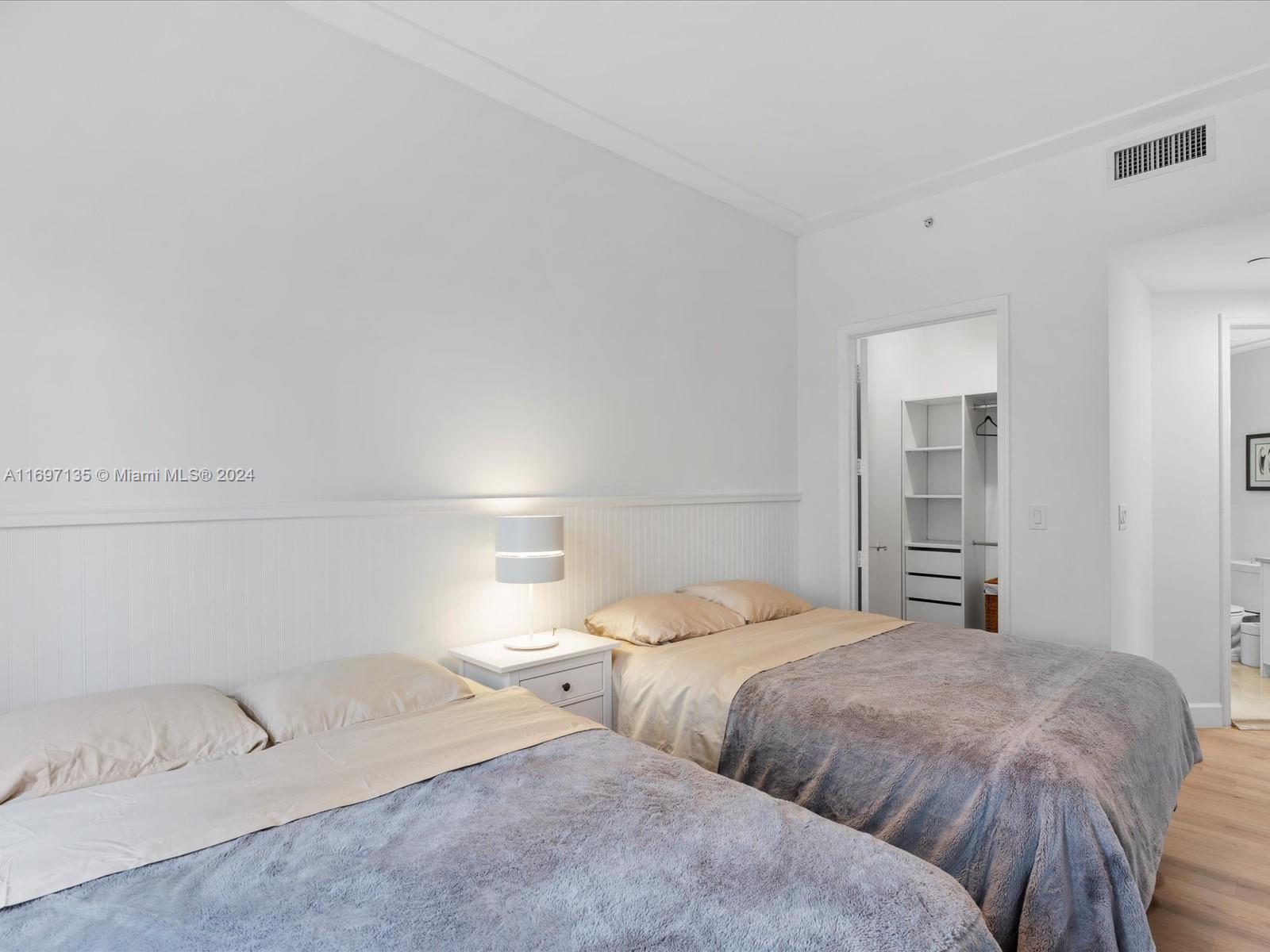 TURNBERRY VLG NO TOWER CO - Residential Lease