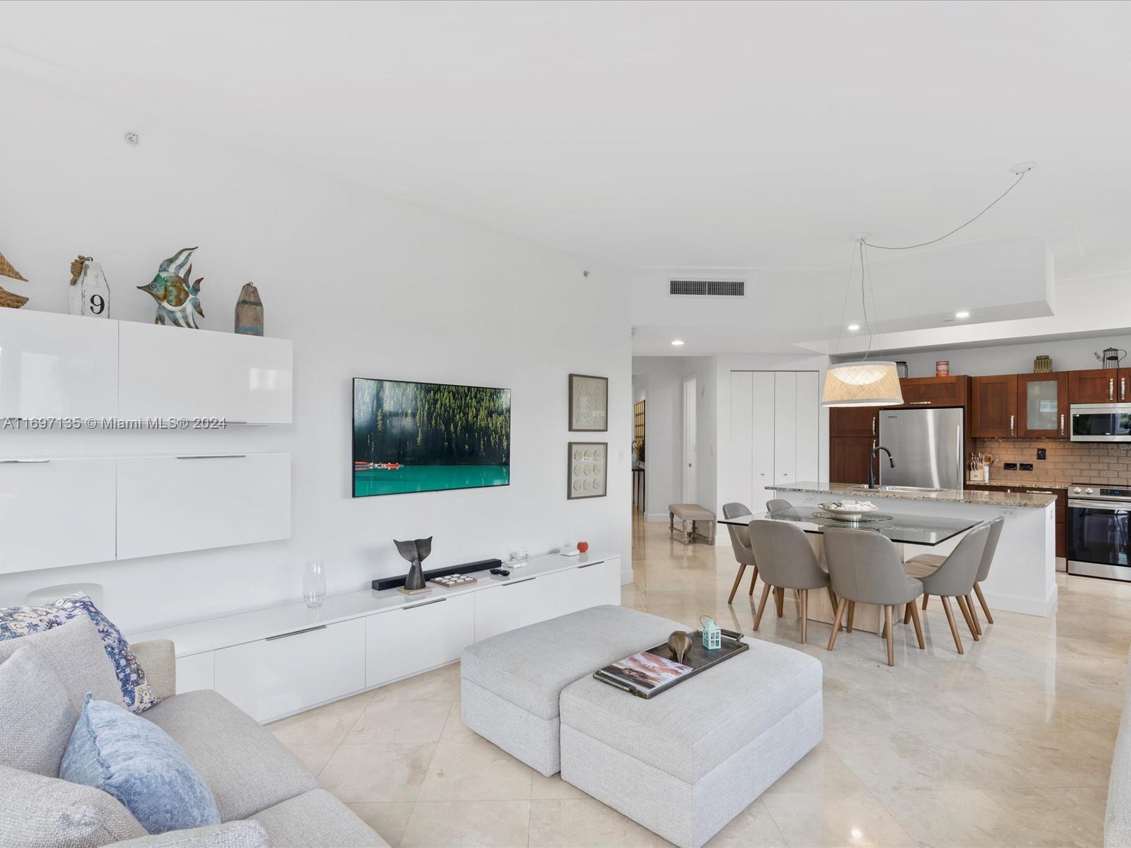 TURNBERRY VLG NO TOWER CO - Residential Lease