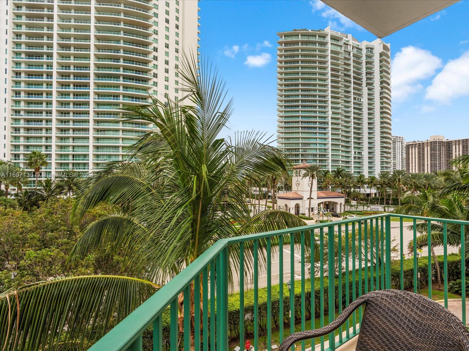 TURNBERRY VLG NO TOWER CO - Residential Lease