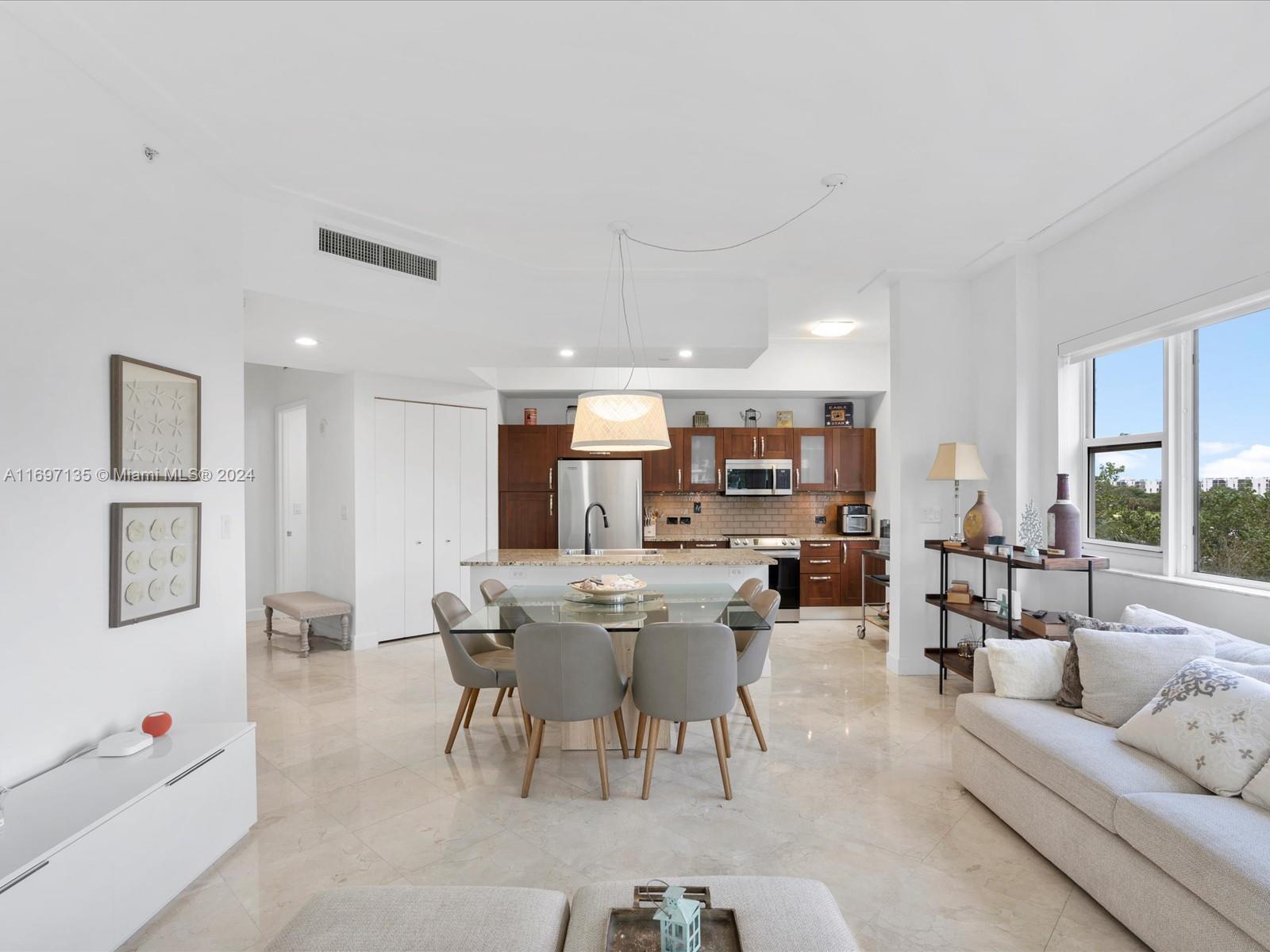 TURNBERRY VLG NO TOWER CO - Residential Lease