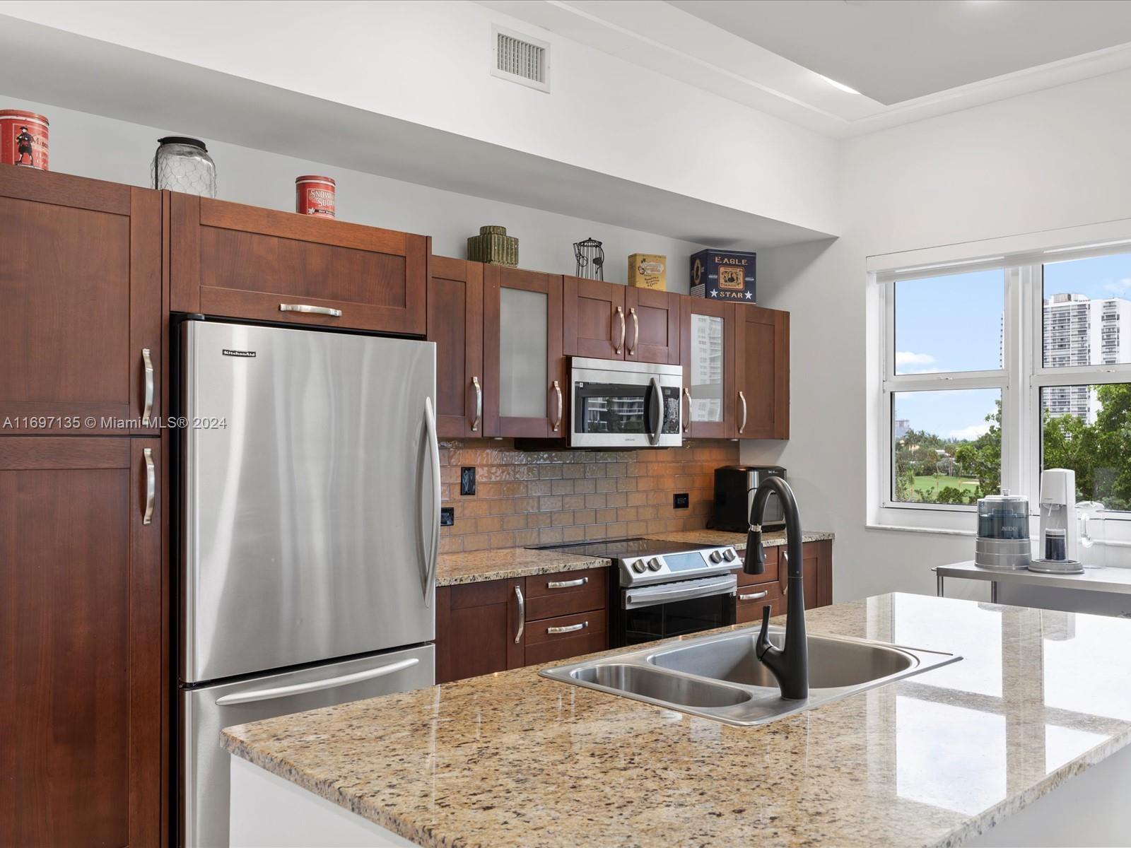 TURNBERRY VLG NO TOWER CO - Residential Lease