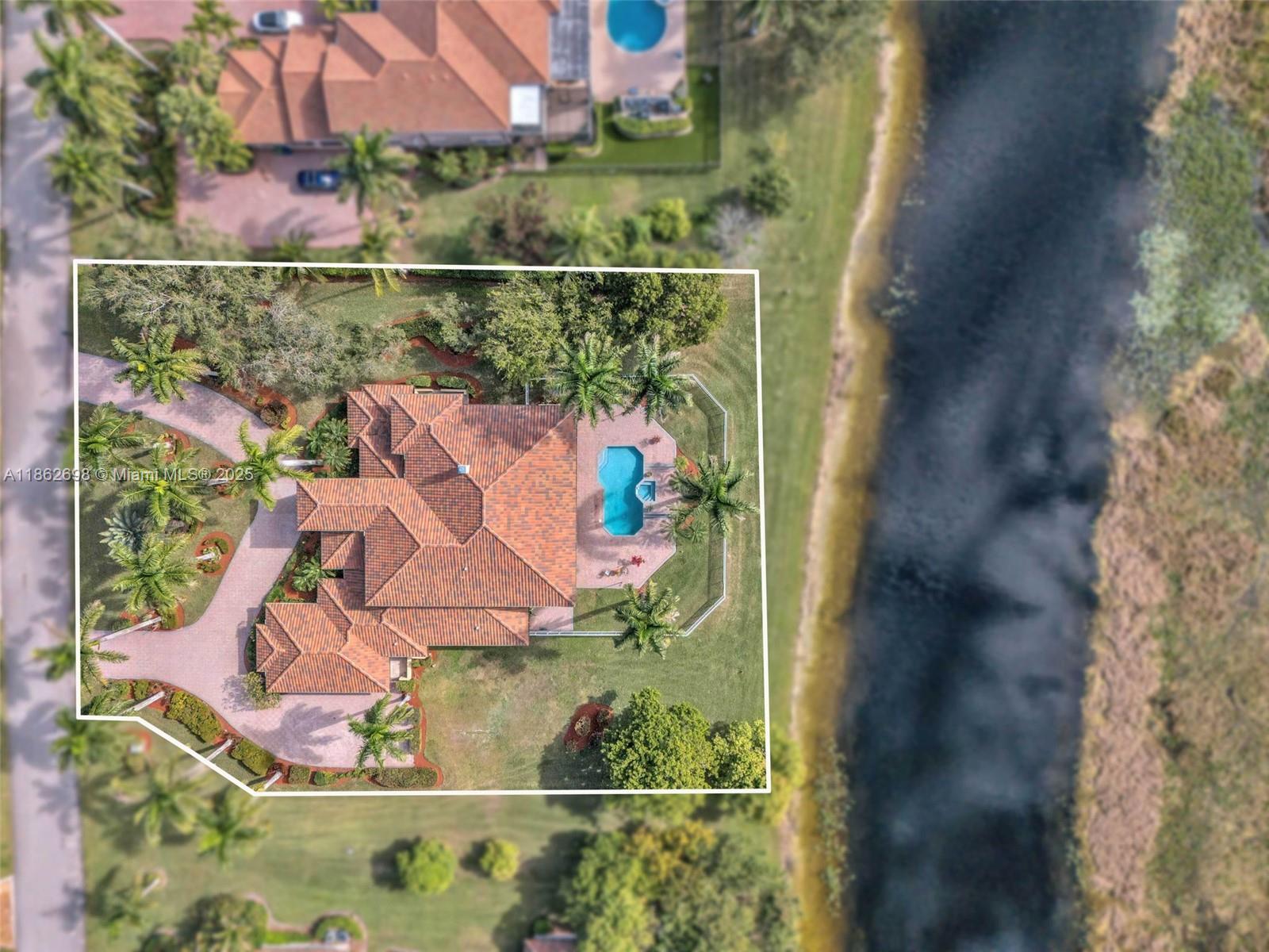 WINDMILL LAKE ESTATES - Residential