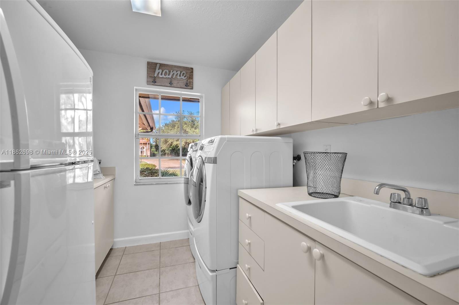 WINDMILL LAKE ESTATES - Residential