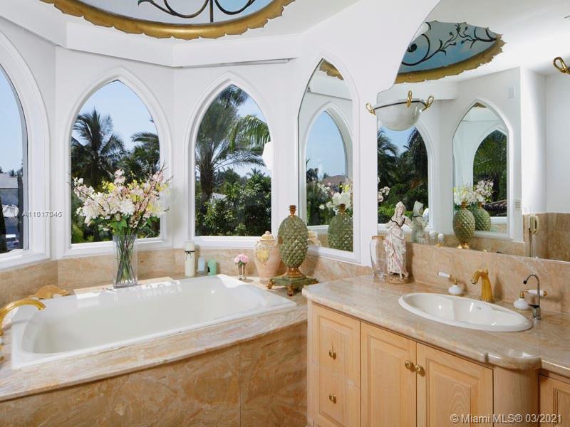 GOLDEN BEACH SEC D - Residential