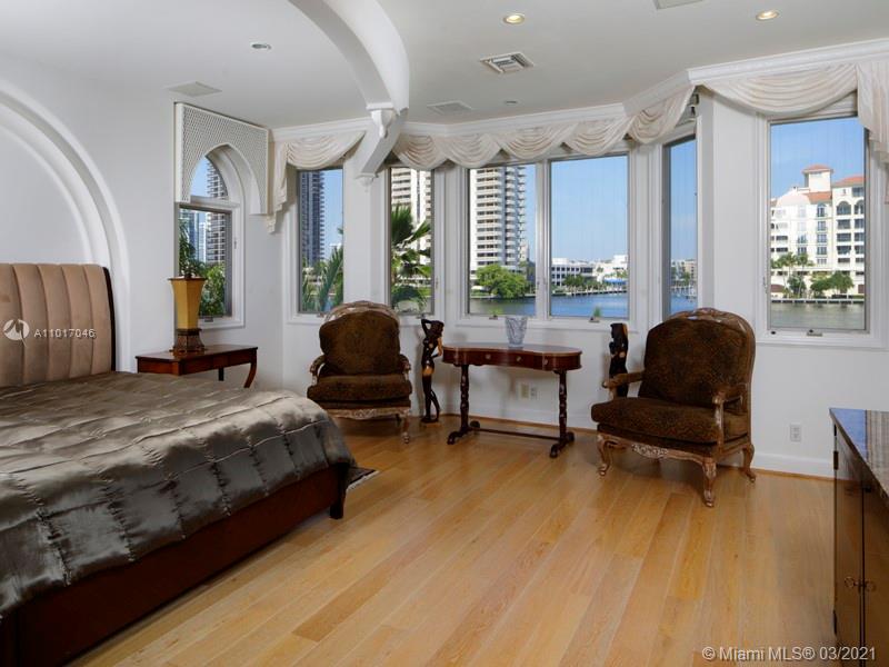 GOLDEN BEACH SEC D - Residential