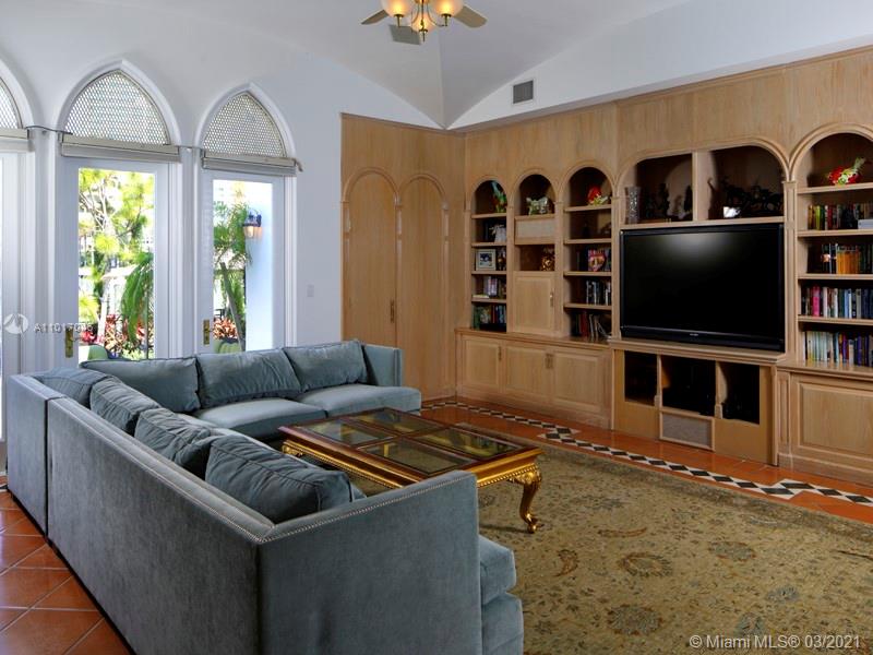 GOLDEN BEACH SEC D - Residential