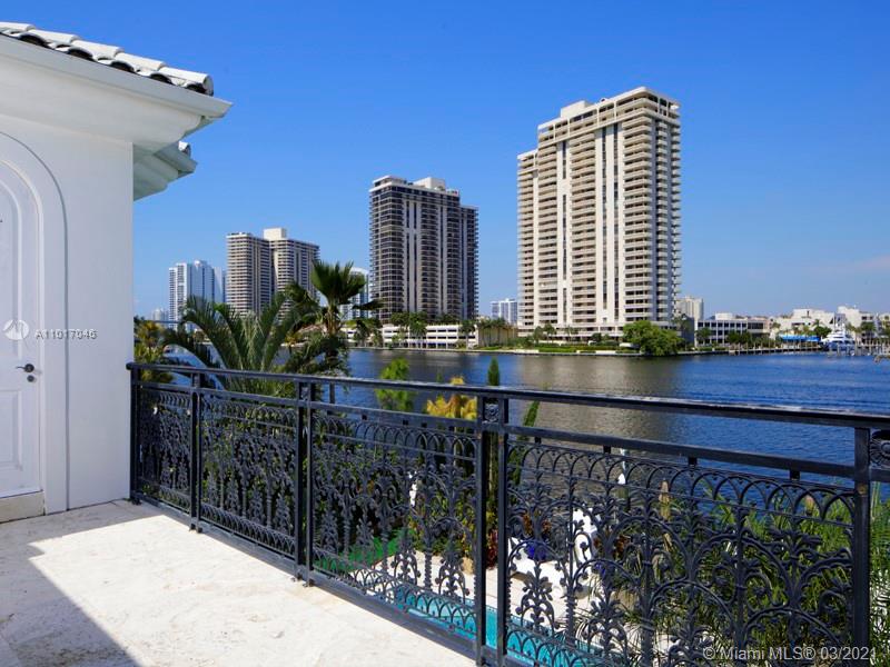 GOLDEN BEACH SEC D - Residential