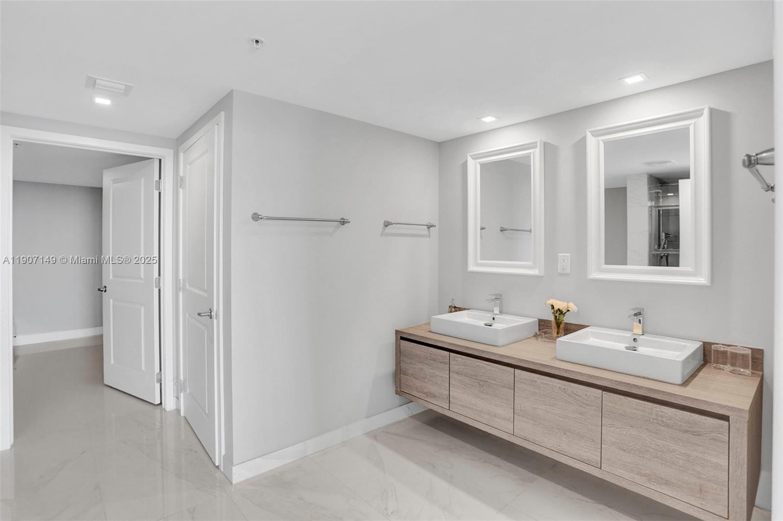 400 SUNNY ISLES CONDO EAS - Residential