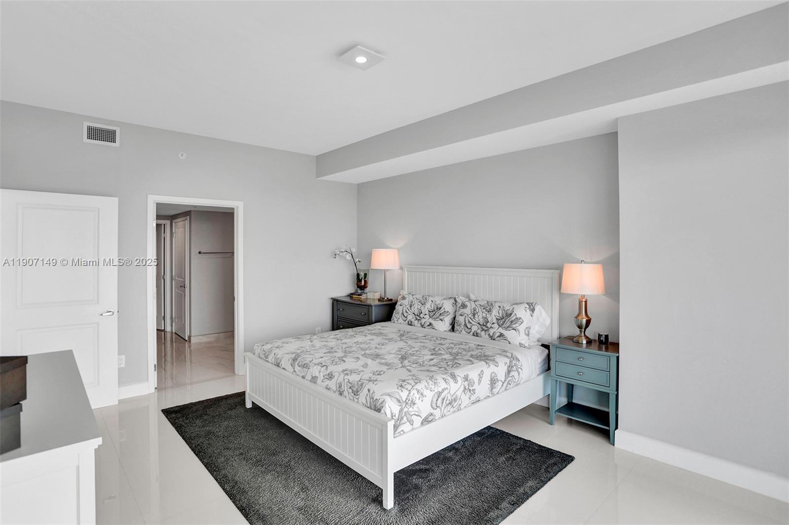 400 SUNNY ISLES CONDO EAS - Residential