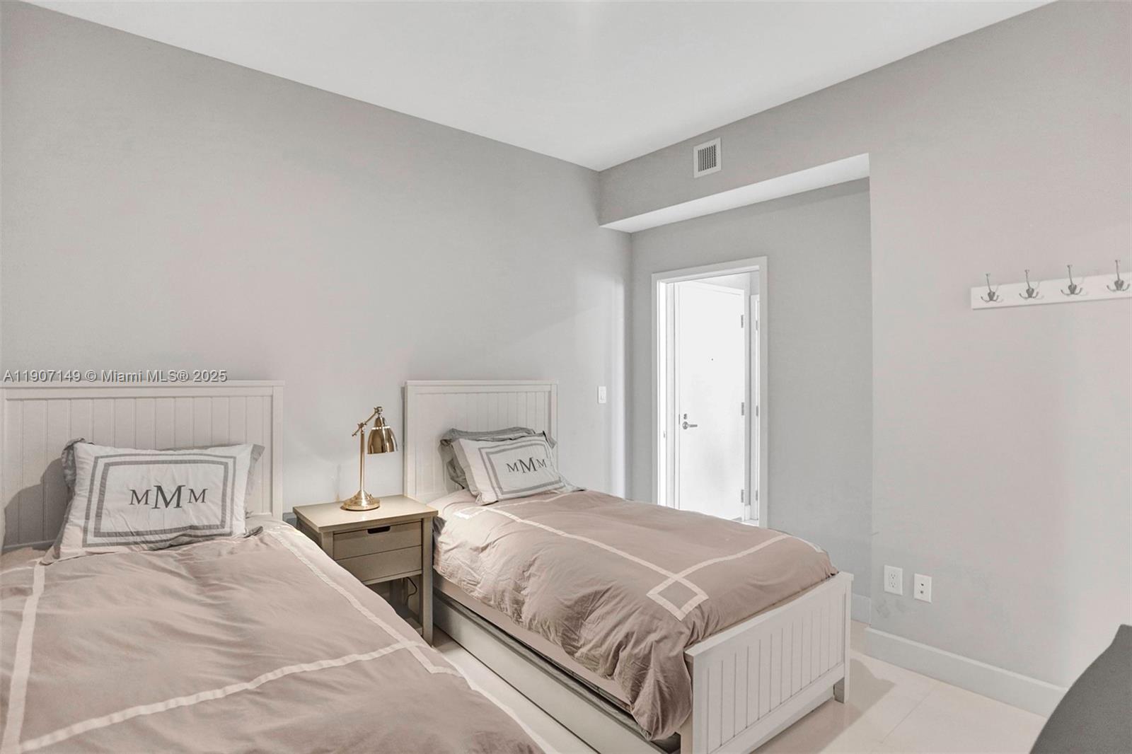 400 SUNNY ISLES CONDO EAS - Residential