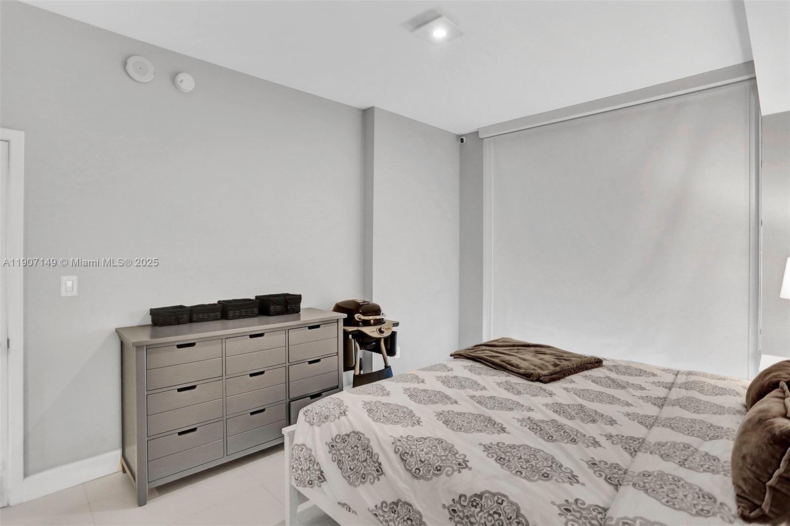 400 SUNNY ISLES CONDO EAS - Residential