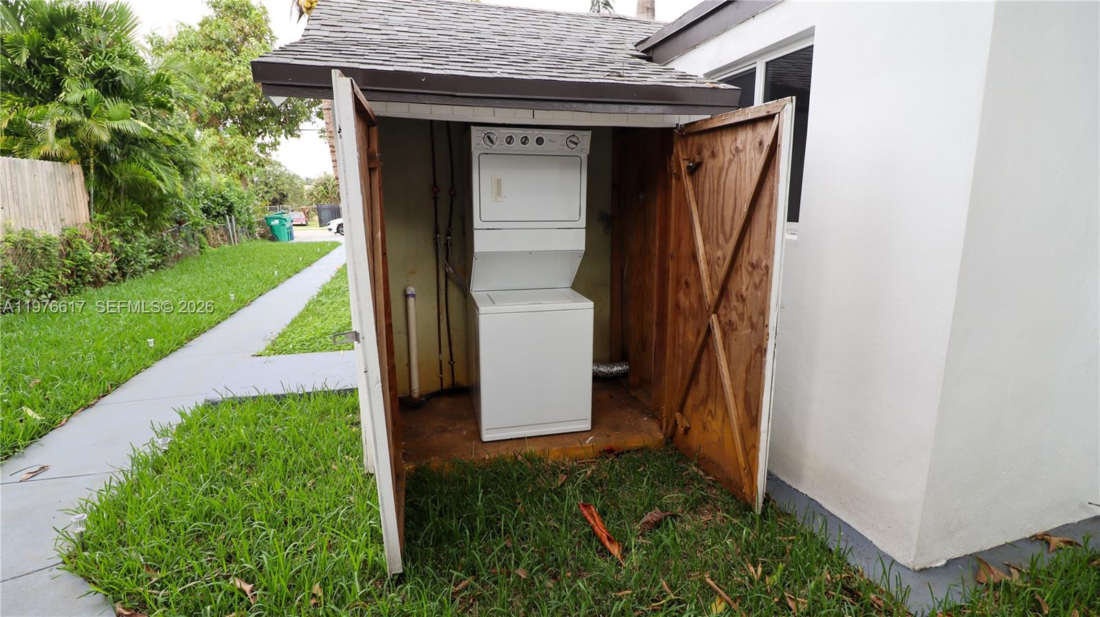 BELLCAMP MANOR - Residential Lease