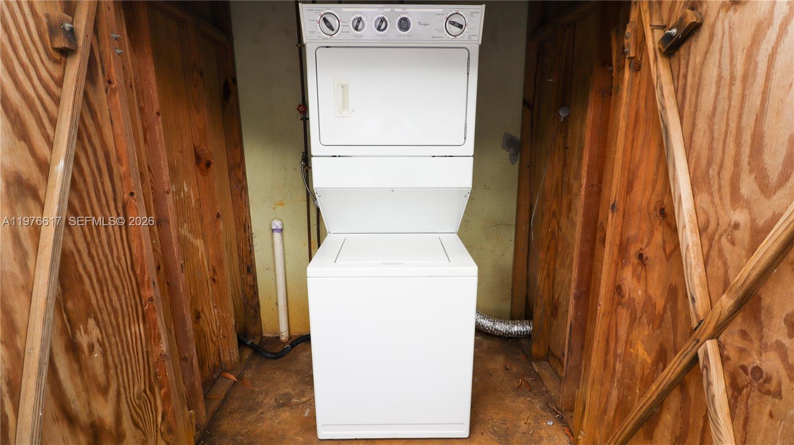 BELLCAMP MANOR - Residential Lease