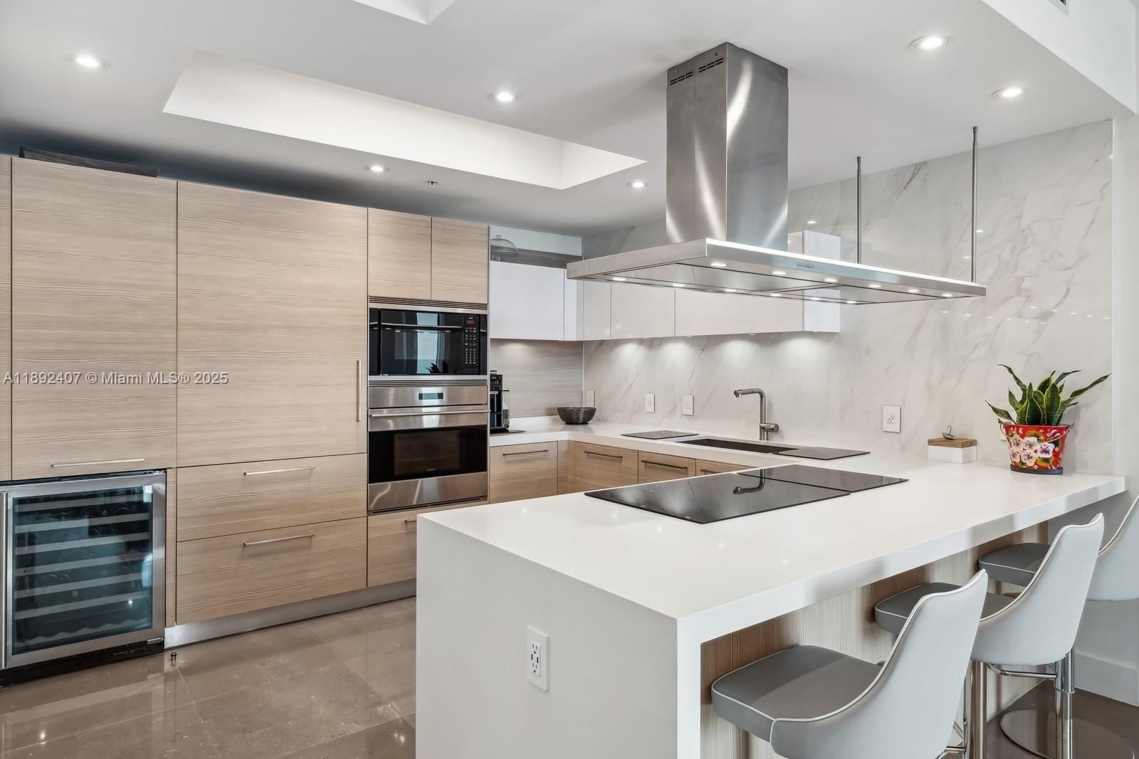 MARINA PALMS RESIDENCES - Residential