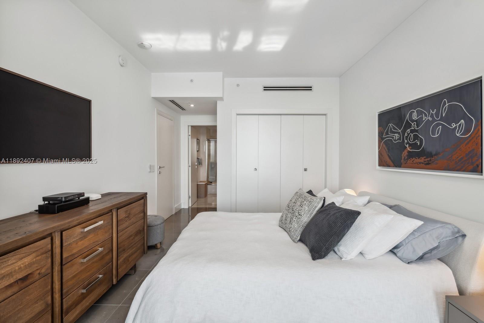 MARINA PALMS RESIDENCES - Residential