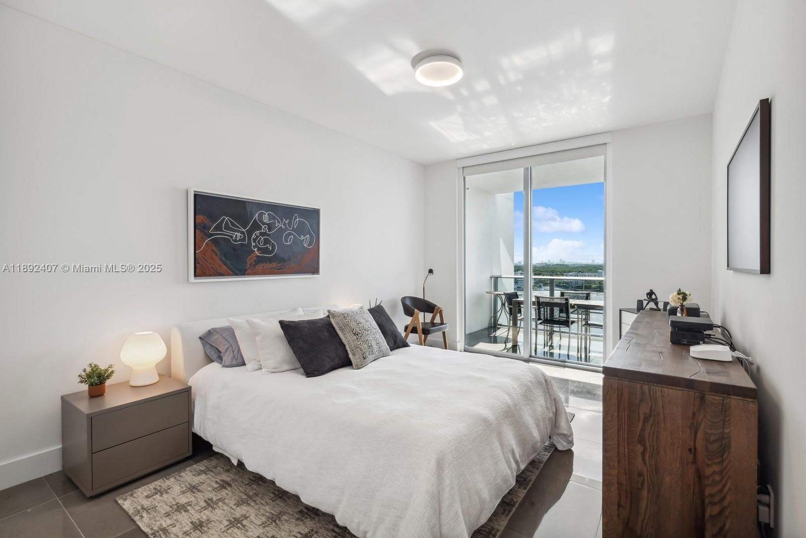 MARINA PALMS RESIDENCES - Residential