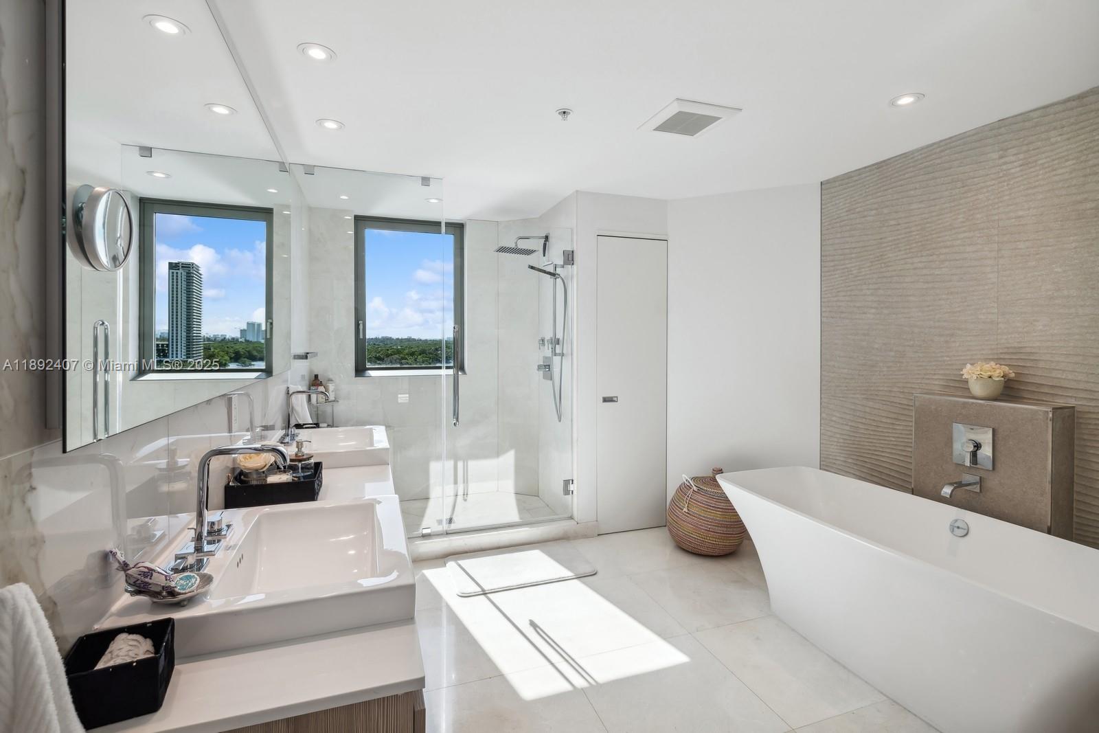 MARINA PALMS RESIDENCES - Residential