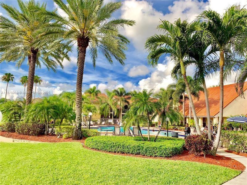 BEAUTIFUL 2 BEDROOM 1 BATHROOM RESORT STYLE PROPERTY LOCATED AT ROYAL POINCIANA. EASY ACCESS TO MAJOR HIGHWAYS. GATED COMMUNITY, NEW KITCHEN AND NEW BATHROOM VANITIES. FRESHLY PAINTED, FULL SIZE WASHER AND DRYER INSIDE OF THE UNIT. FRESHLY PAINTED. SCREENED PATIO OVERLOOKING A BEAUTIFUL LAKE. COMMUNITY FEATURES: FITNESS CENTER, RESORT STYLE POOL, HOT TUB, TENNIS & BASKET COURT, CAR WASH AREA. STUNNING ENTRANCE. YOU WILL FEEL RIGHT AT HOME.