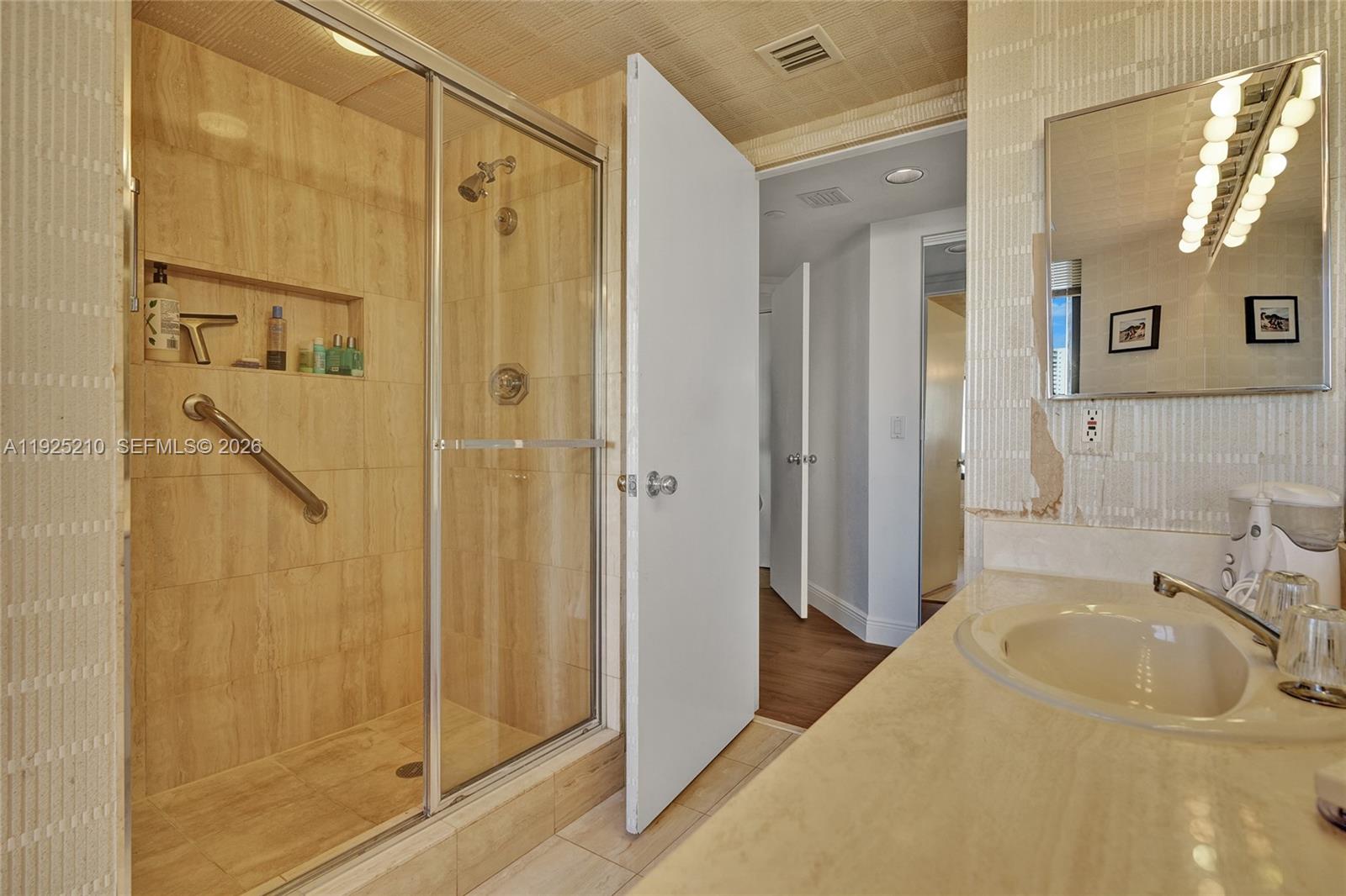 1000 ISL BLVD WILLIAMS IS - Residential