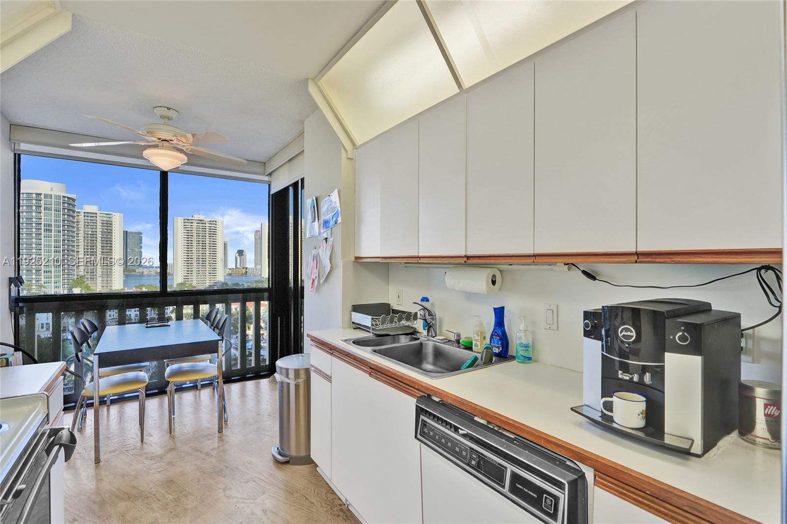 1000 ISL BLVD WILLIAMS IS - Residential