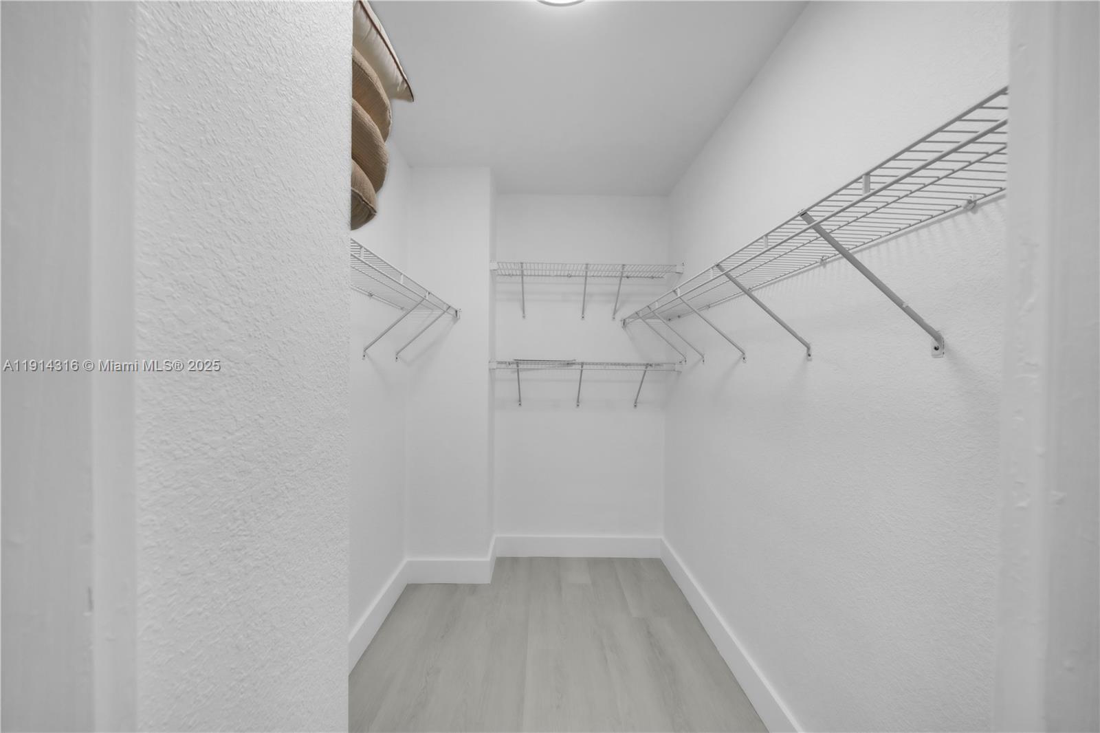 WAVE CONDO - Residential Lease