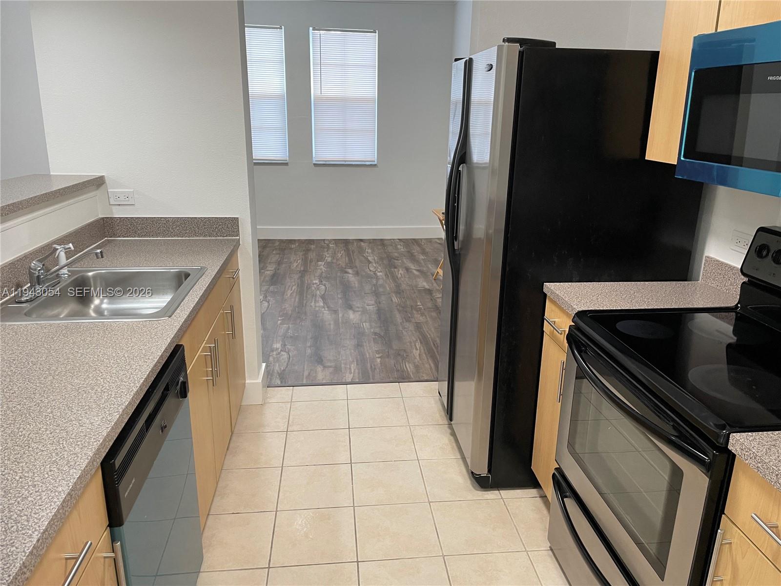 SOLE AT FORT LAUDERDALE C - Residential Lease