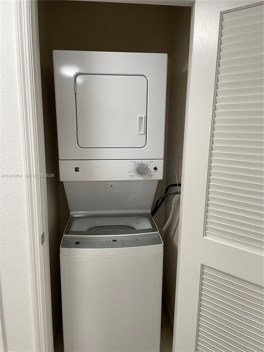 SOLE AT FORT LAUDERDALE C - Residential Lease