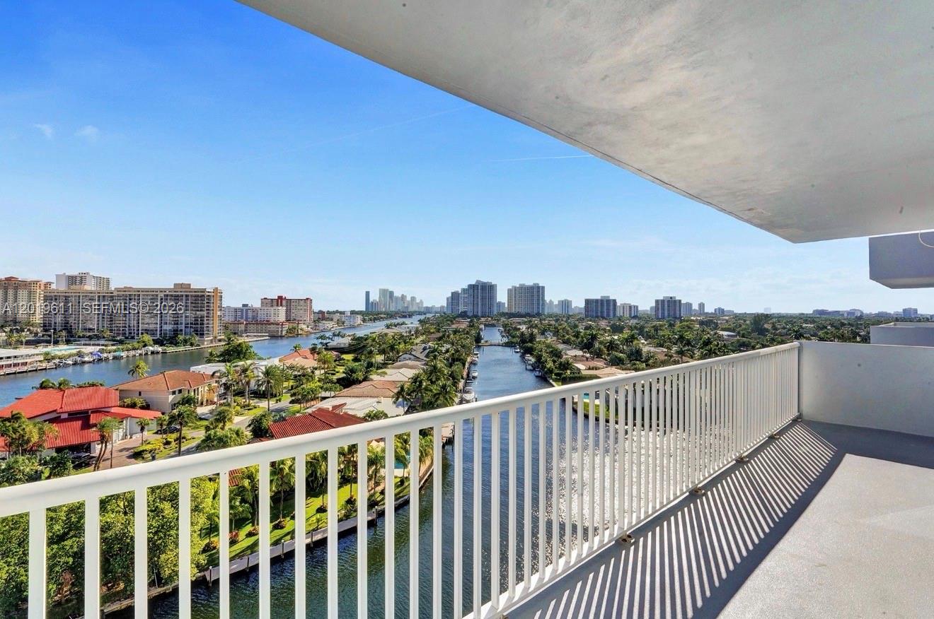 137 Golden Isles Dr 1006