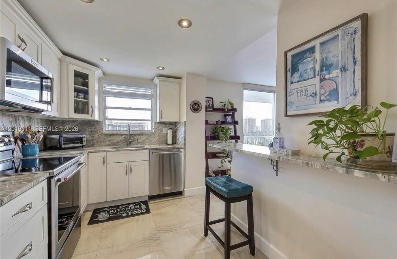 137 Golden Isles Dr 1006