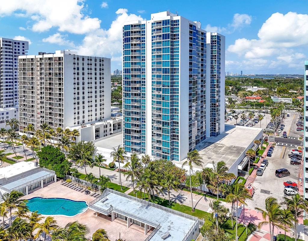 2655 Collins Ave 1501