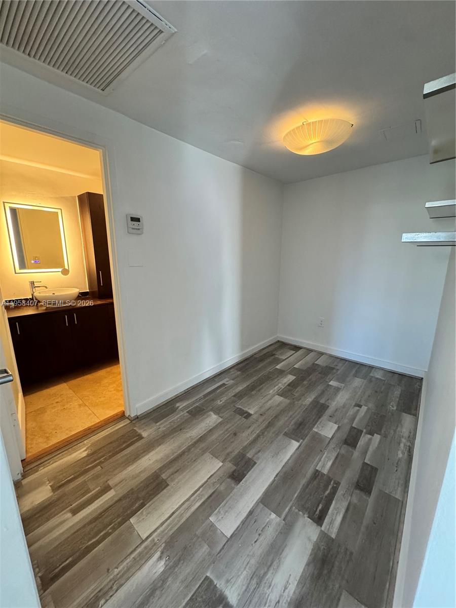 BAY PARK TOWERS CONDO - Residential Lease