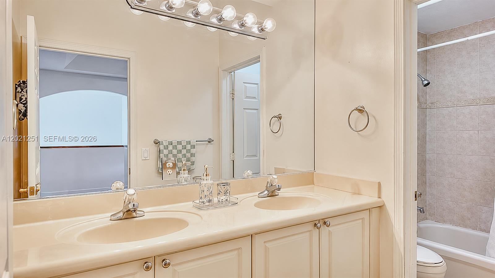 SAVANNAH AT DORAL - Residential