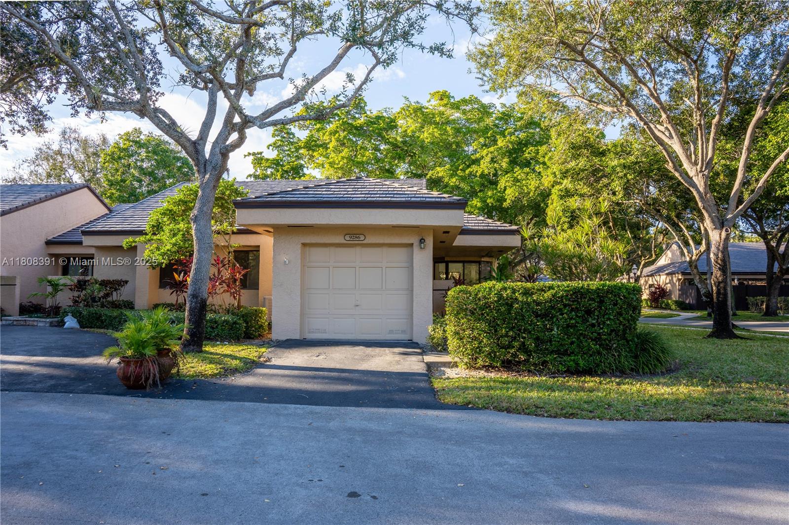 9286 N Chelsea Dr N Dr, Plantation, Miami-Dade County, Florida - 3 Bedrooms  
2 Bathrooms - 