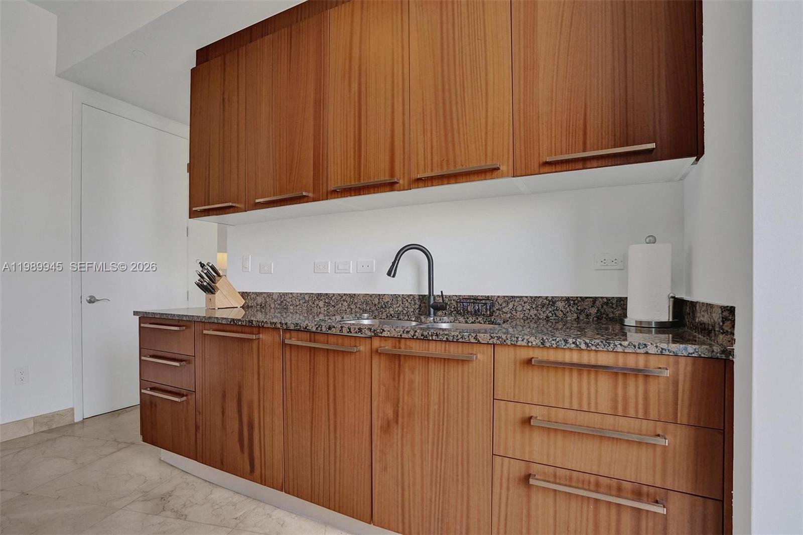 TDR TOWER I CONDO - Residential