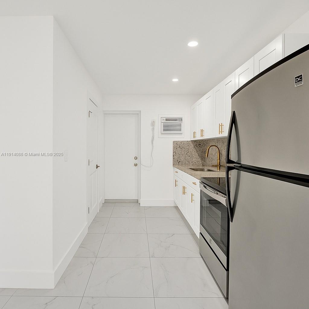 WEST HOLLYWOOD HILLS - Residential Lease