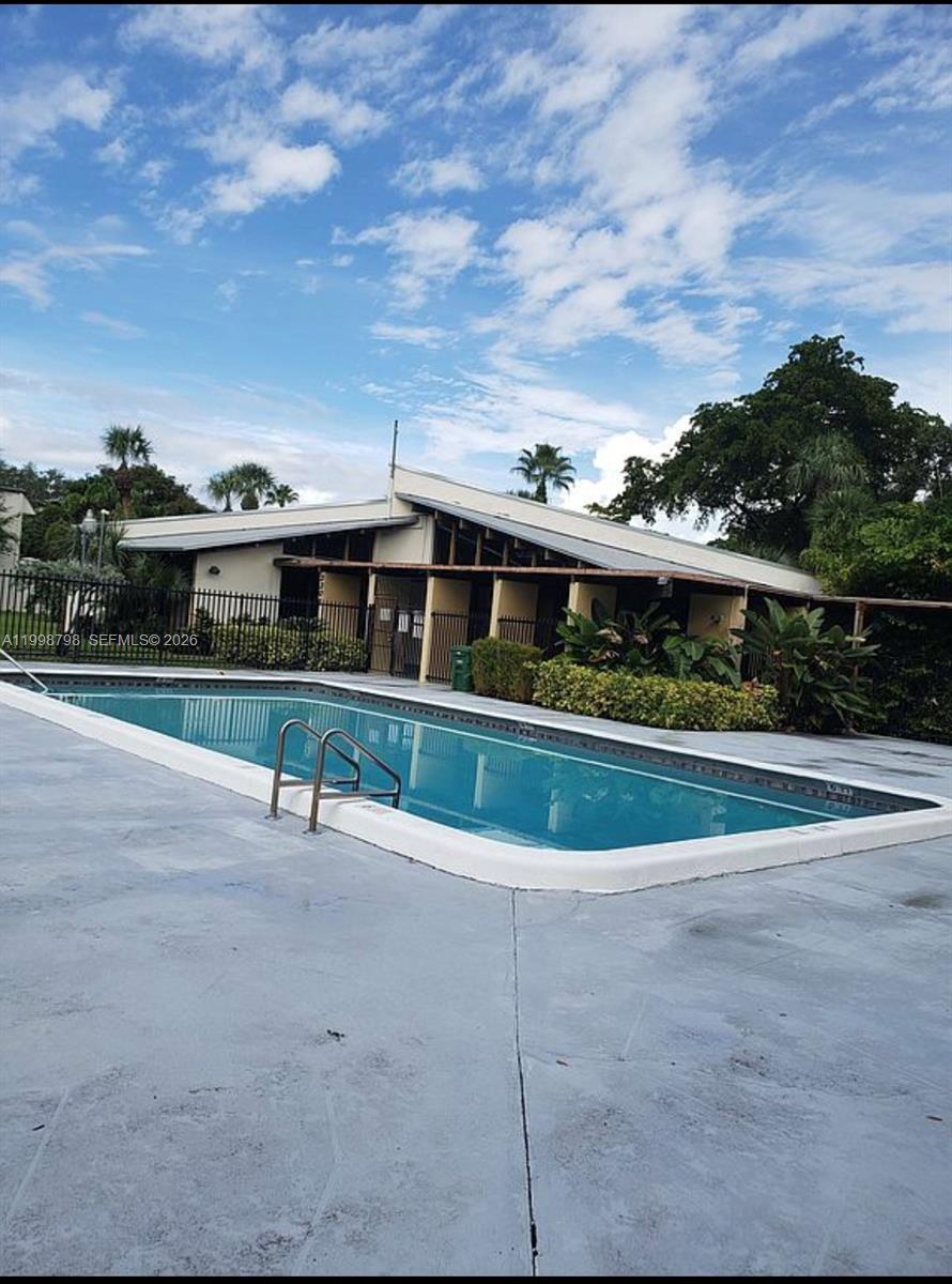 HOLLYWOOD GARDENS - Residential