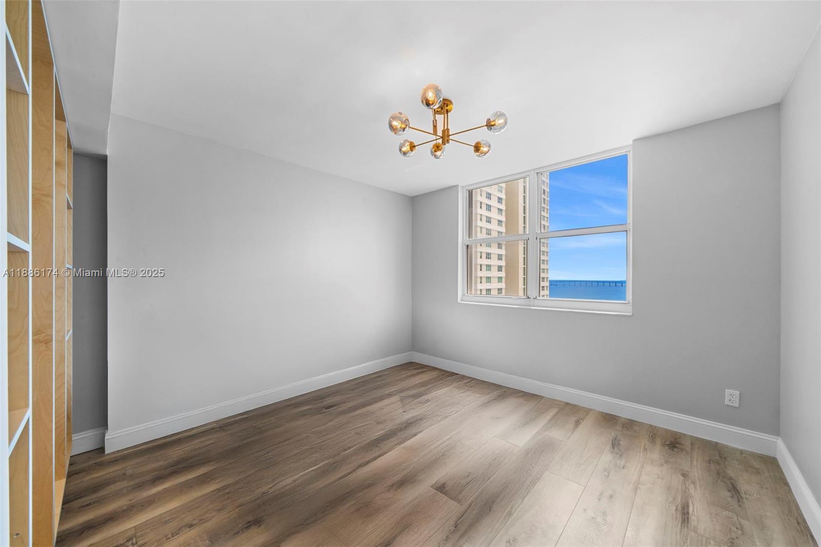 ISOLA CONDO - Residential