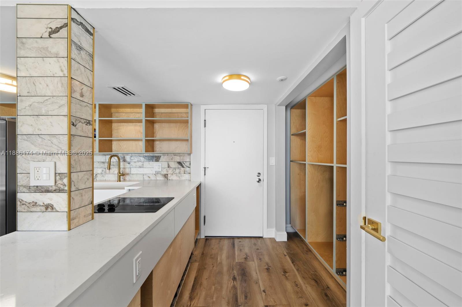 ISOLA CONDO - Residential