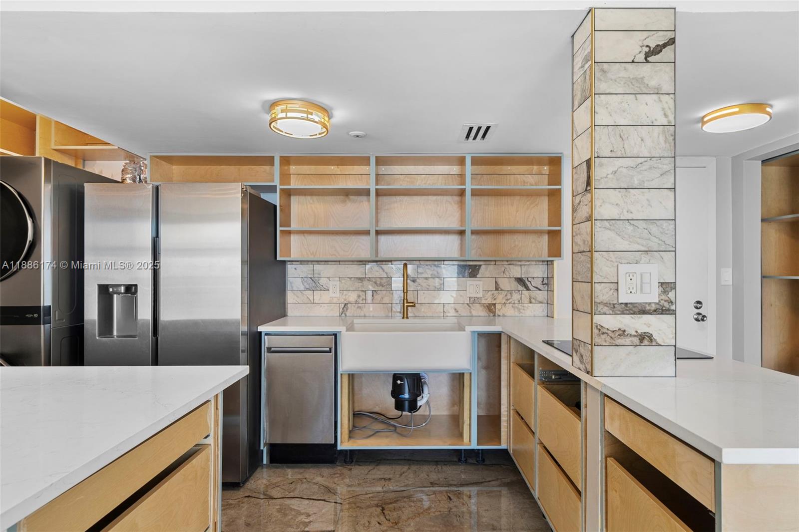 ISOLA CONDO - Residential