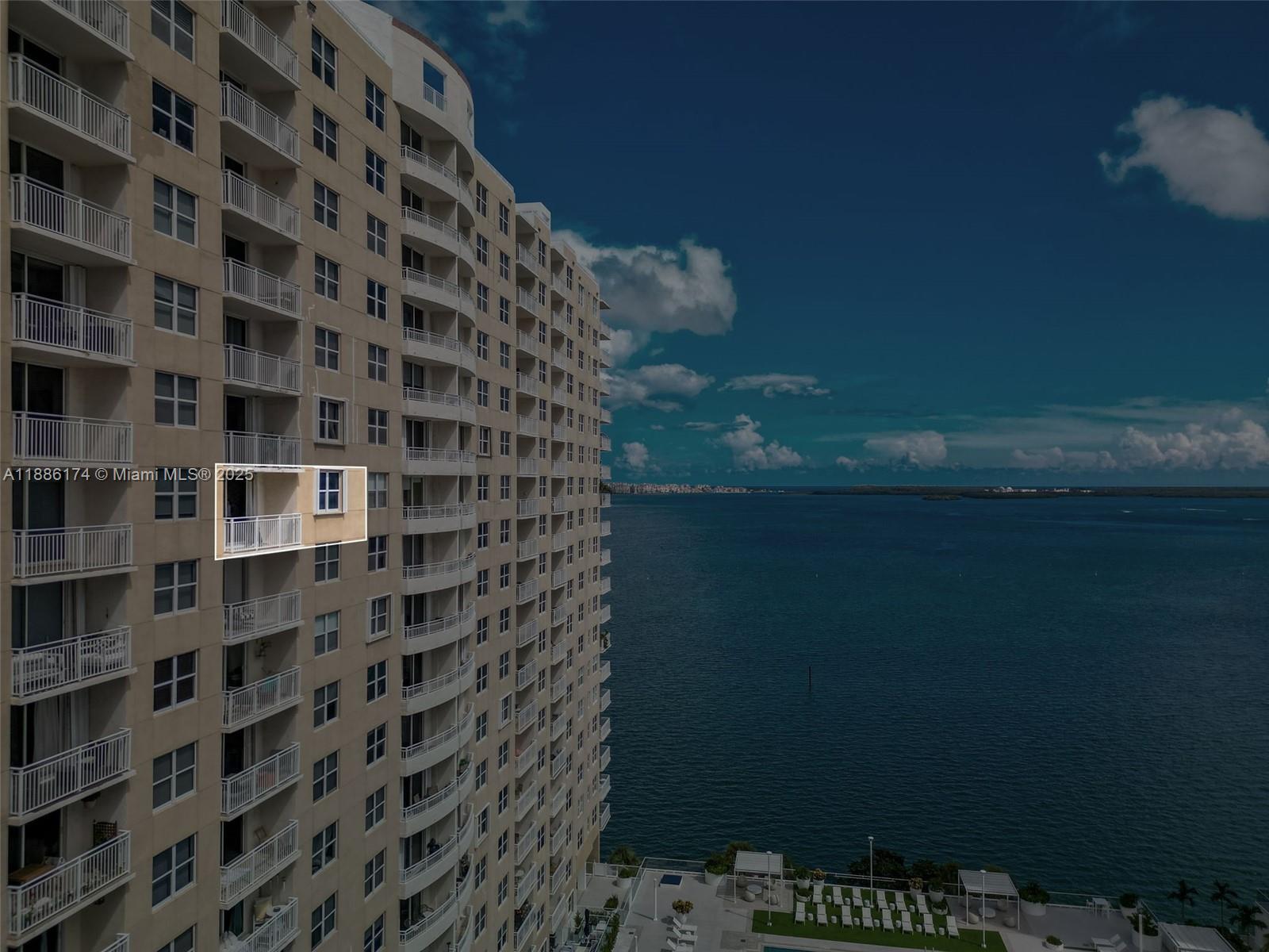 ISOLA CONDO - Residential