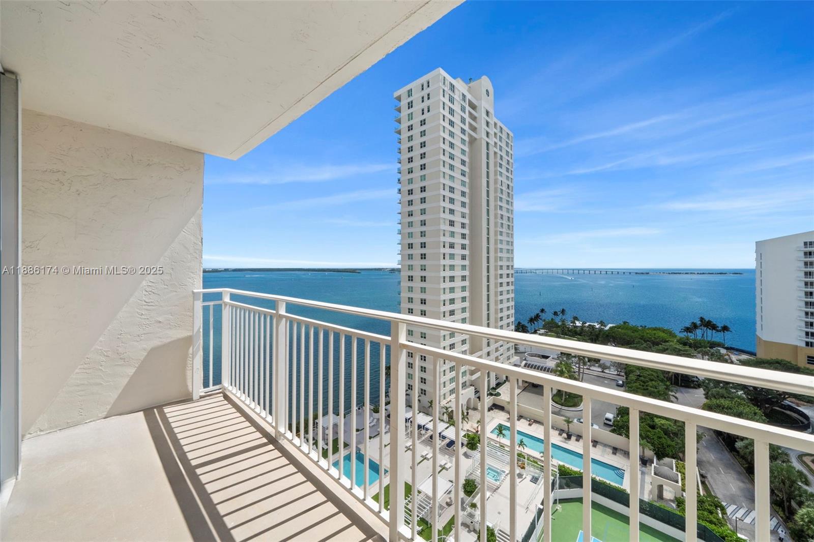 ISOLA CONDO - Residential