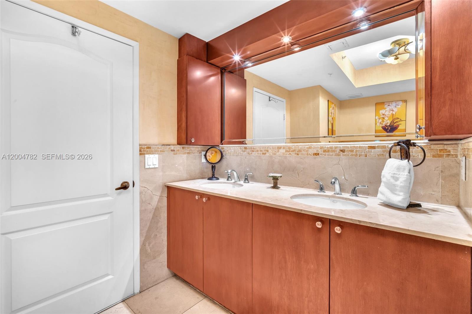 KING DAVID OF SUNNY ISLES - Residential
