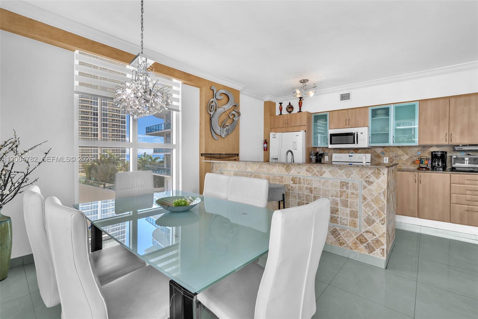 KING DAVID OF SUNNY ISLES - Residential