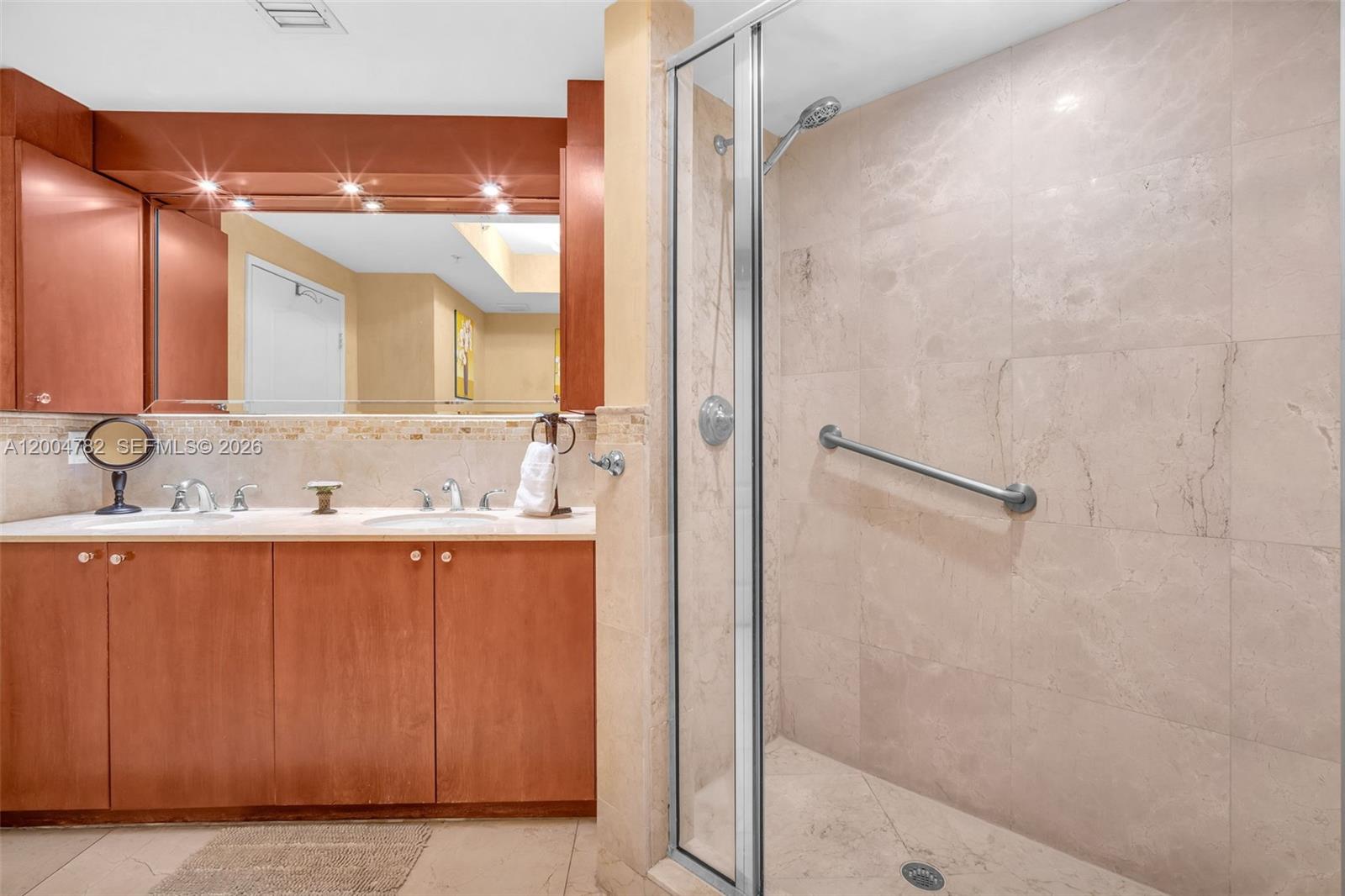 KING DAVID OF SUNNY ISLES - Residential