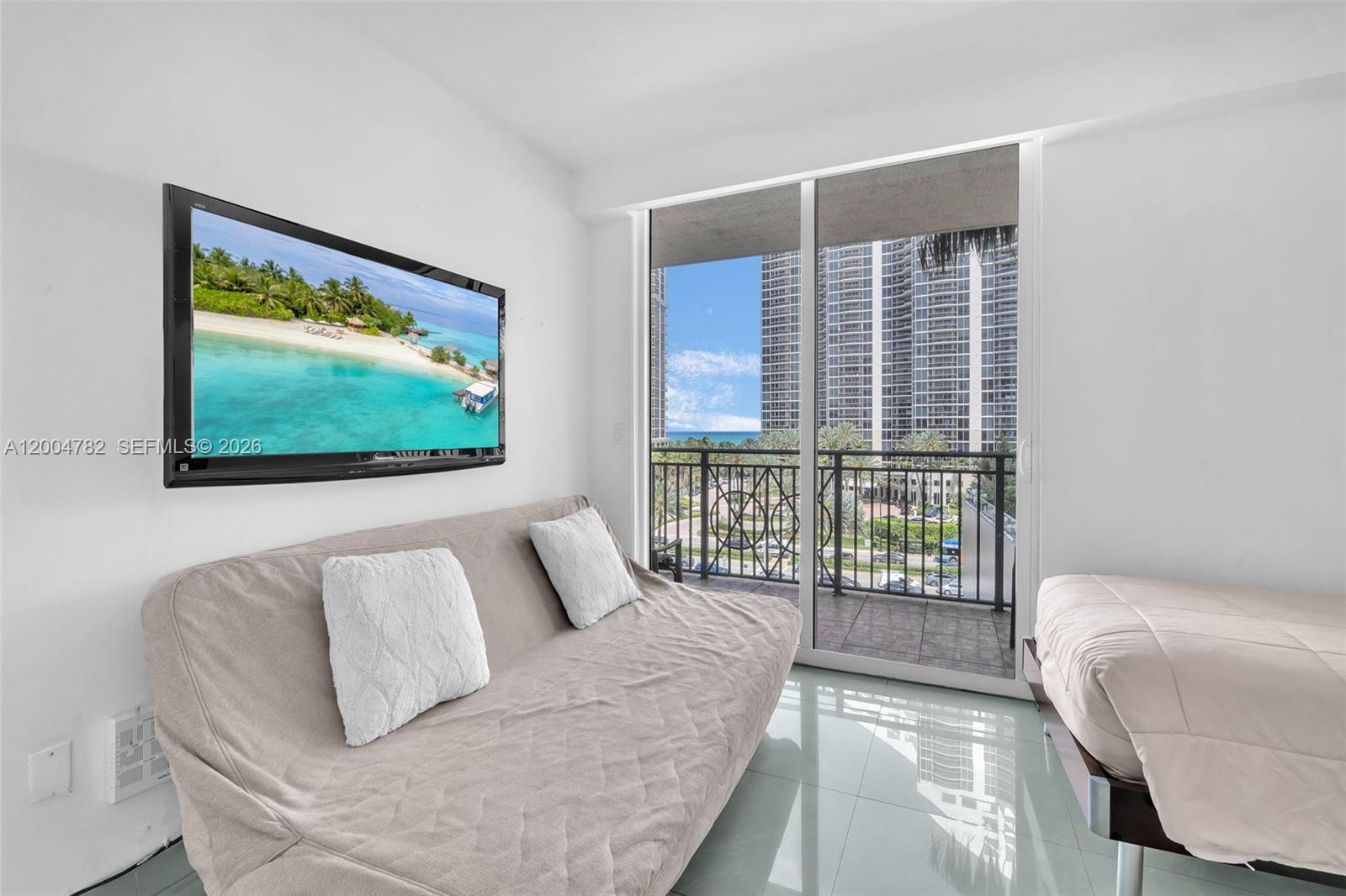 KING DAVID OF SUNNY ISLES - Residential