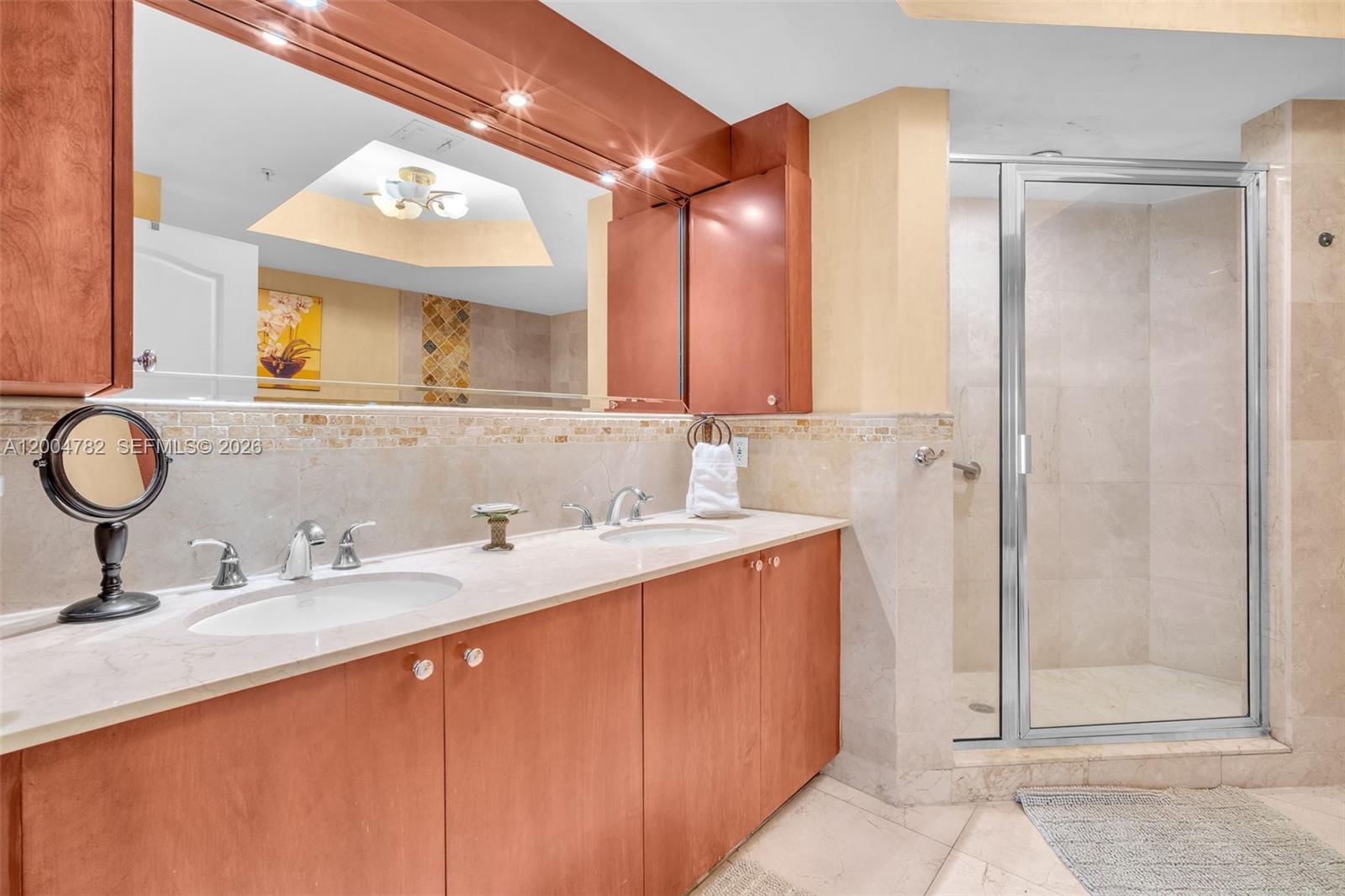 KING DAVID OF SUNNY ISLES - Residential