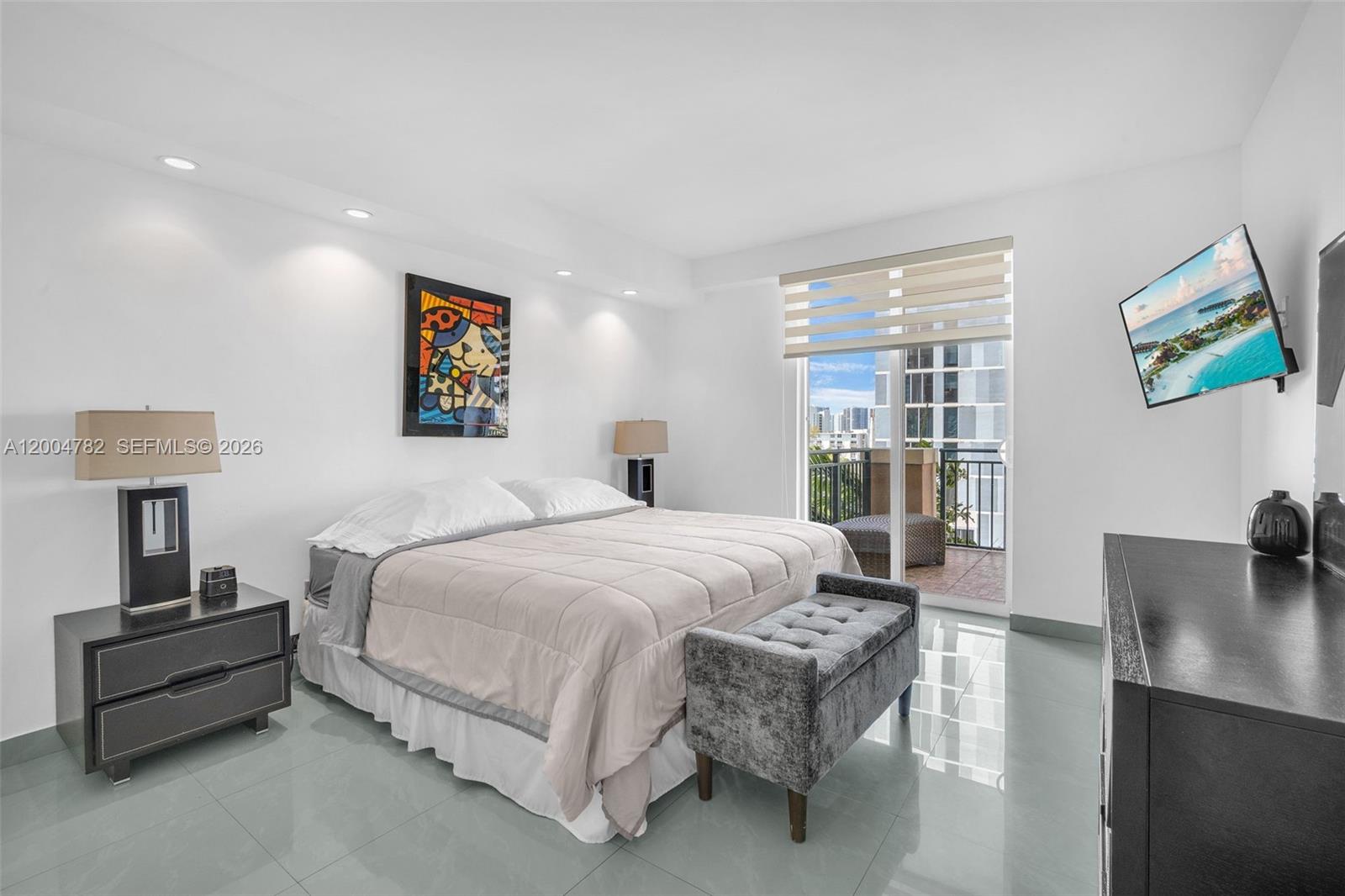 KING DAVID OF SUNNY ISLES - Residential