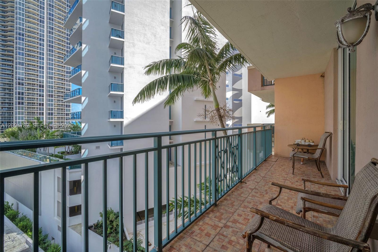 KING DAVID OF SUNNY ISLES - Residential