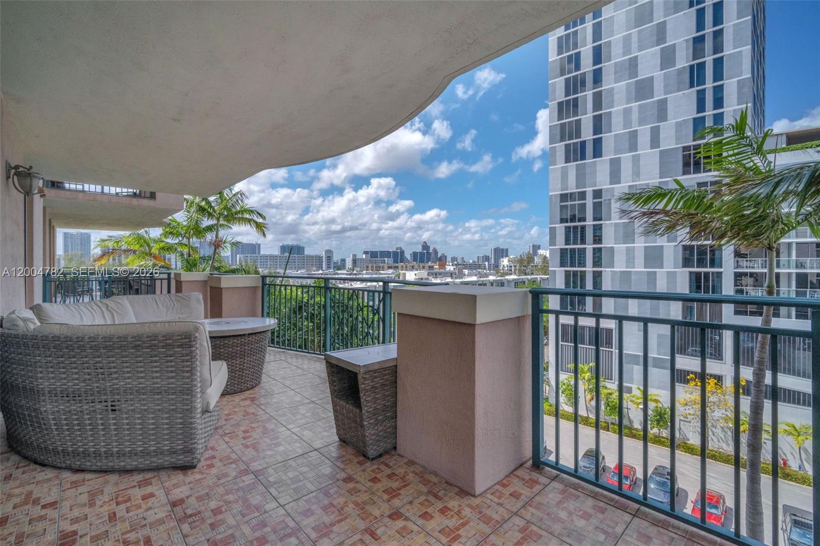 KING DAVID OF SUNNY ISLES - Residential