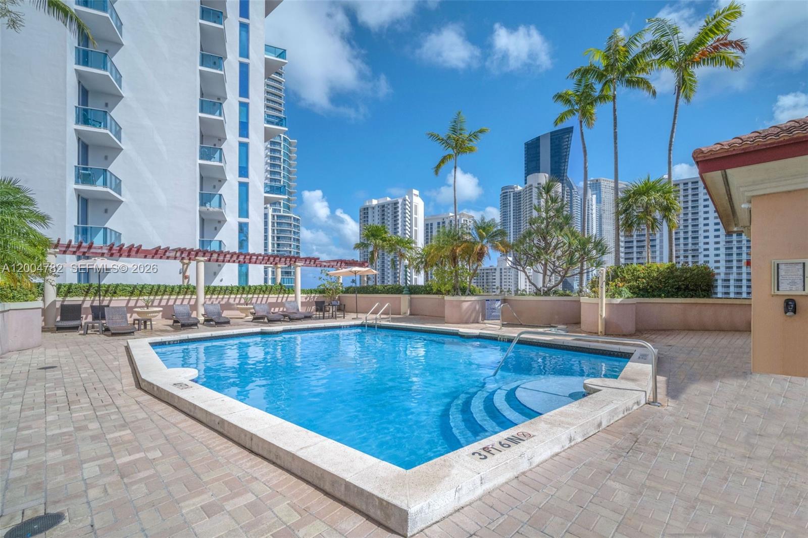 KING DAVID OF SUNNY ISLES - Residential